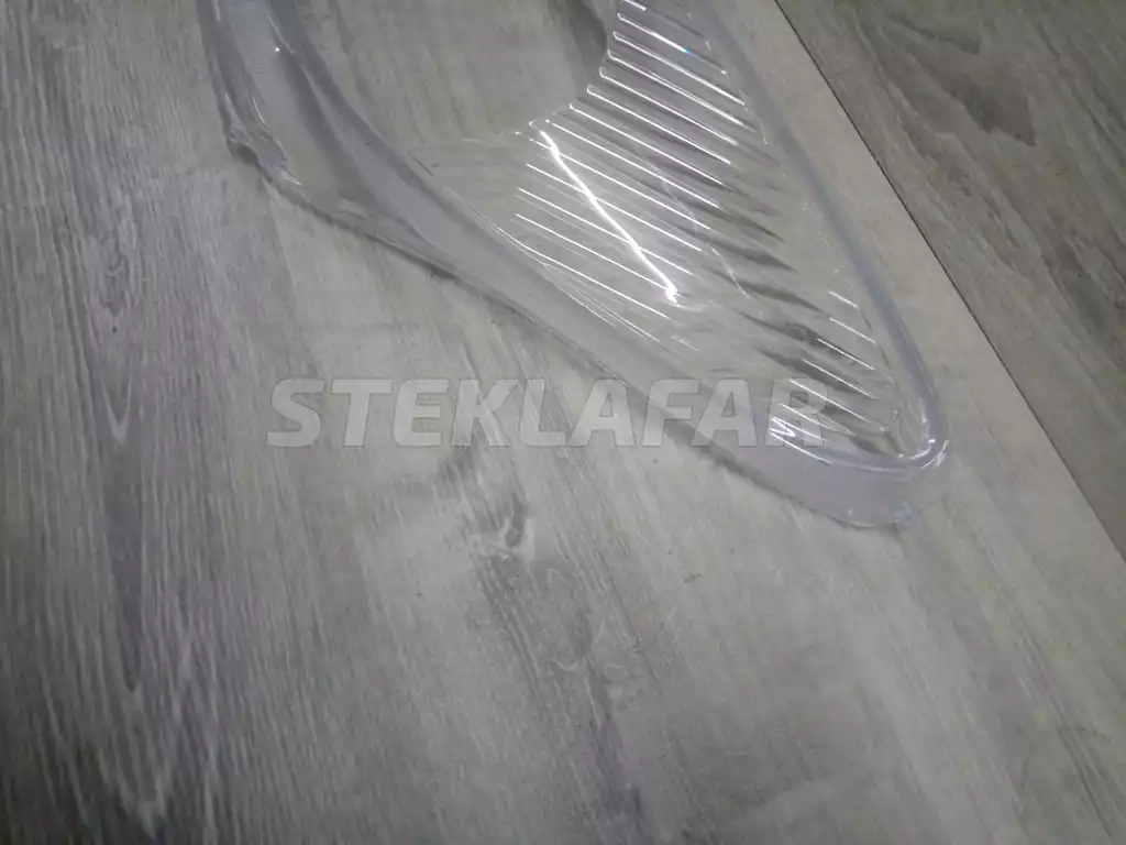 Стёкла фар Toyota Estima Estima 2 30 (2000-2003) дорестайлинг и Previa 2 30 () 2000-2003