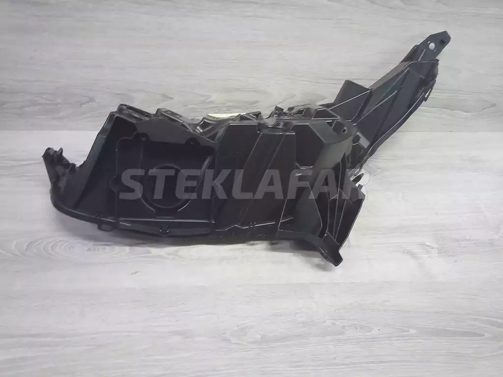 L560 (2017-2022) дорестайлинг