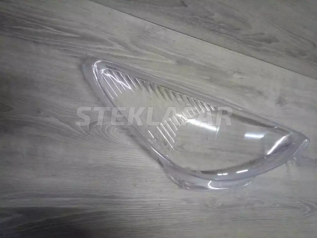 Стёкла фар Toyota Estima Estima 2 30 (2000-2003) дорестайлинг и Previa 2 30 () 2000-2003
