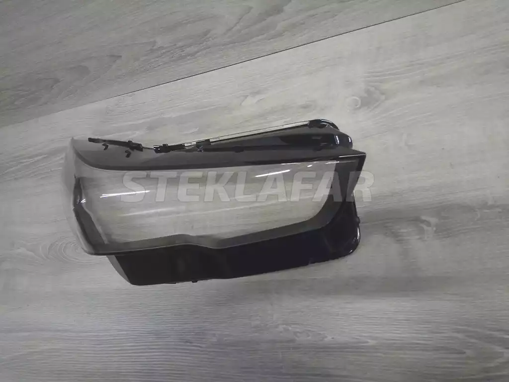 Стёкла фар BMW 5 G60, G61 (2023-н.в.)