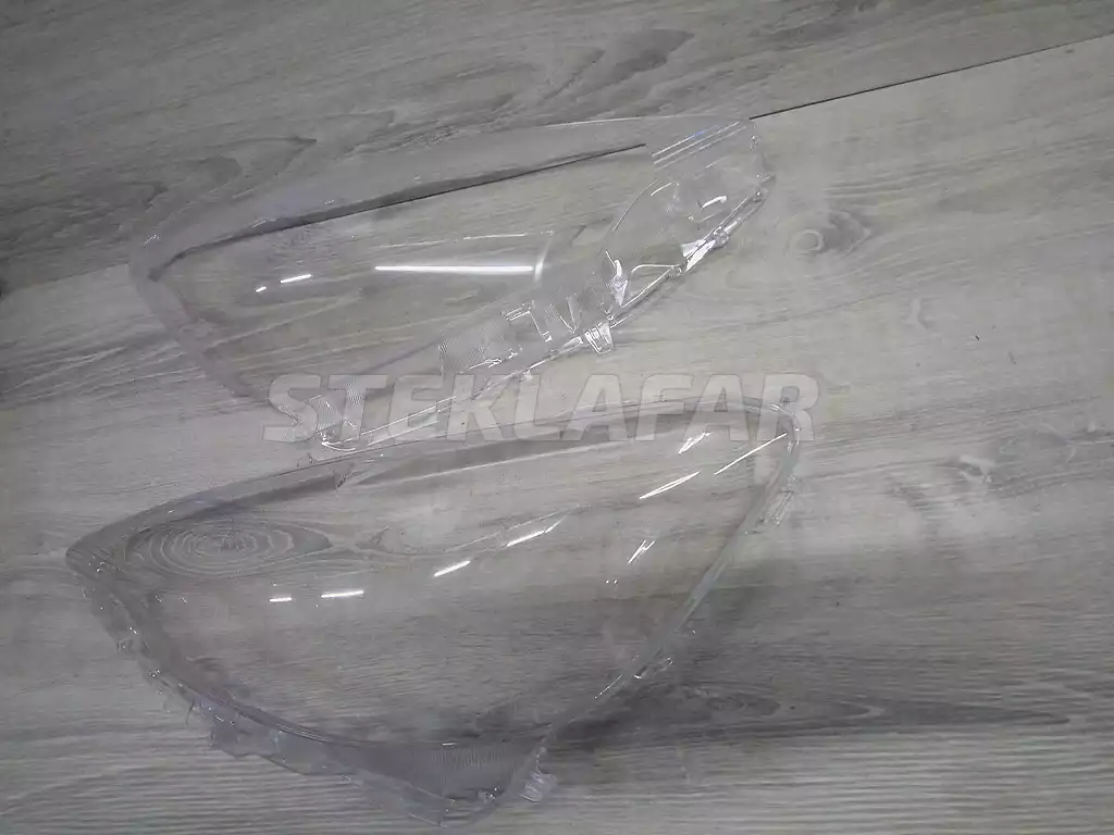 Стёкла фар Toyota Aqua P10 (2011-2014) дорестайлинг и Pruis C P10 (2011-2014) дорестайлинг